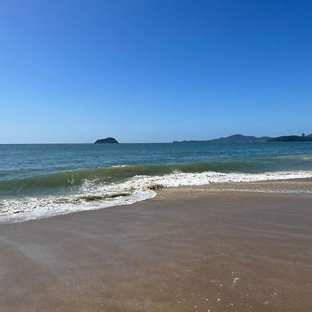 Ape Estilo Resort C/ Pe Na Areia E Vista Mar, Proximo Ao Beto Carrero Piçarras Zewnętrze zdjęcie