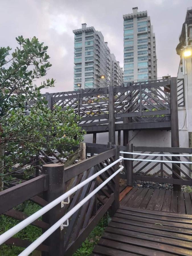 Ape Estilo Resort C/ Pe Na Areia E Vista Mar, Proximo Ao Beto Carrero Piçarras Zewnętrze zdjęcie