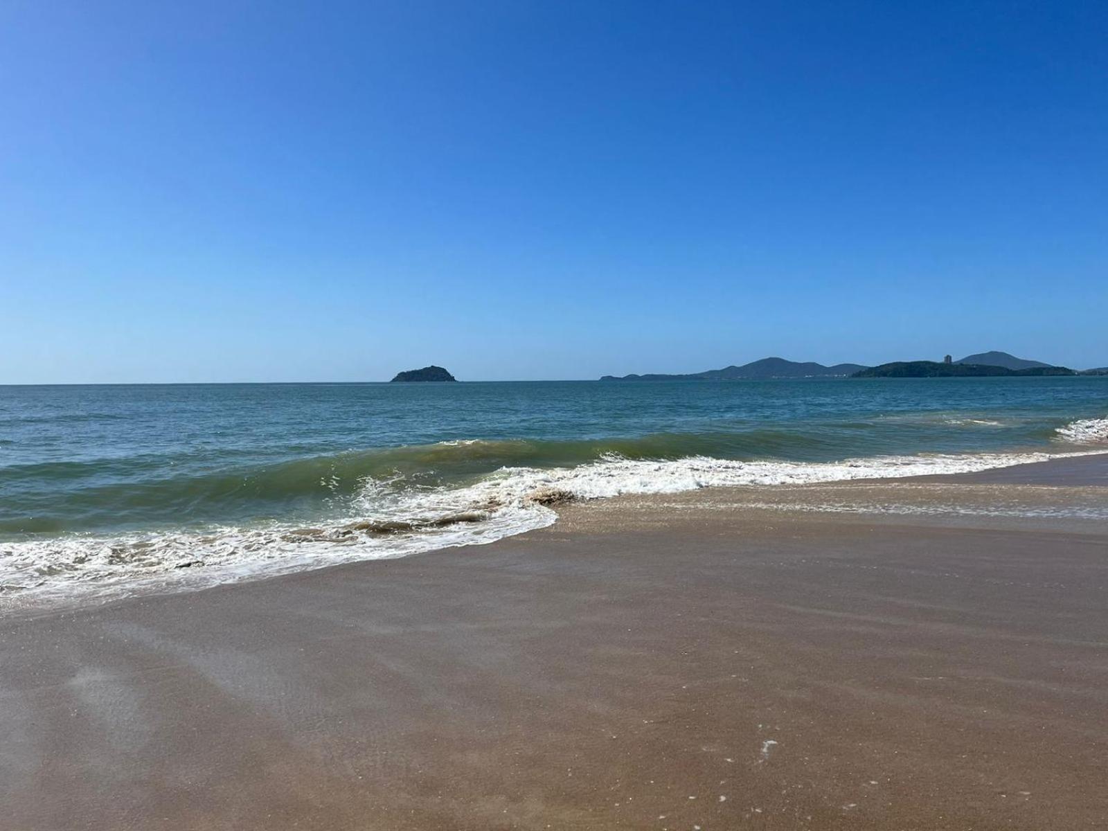 Ape Estilo Resort C/ Pe Na Areia E Vista Mar, Proximo Ao Beto Carrero Piçarras Zewnętrze zdjęcie